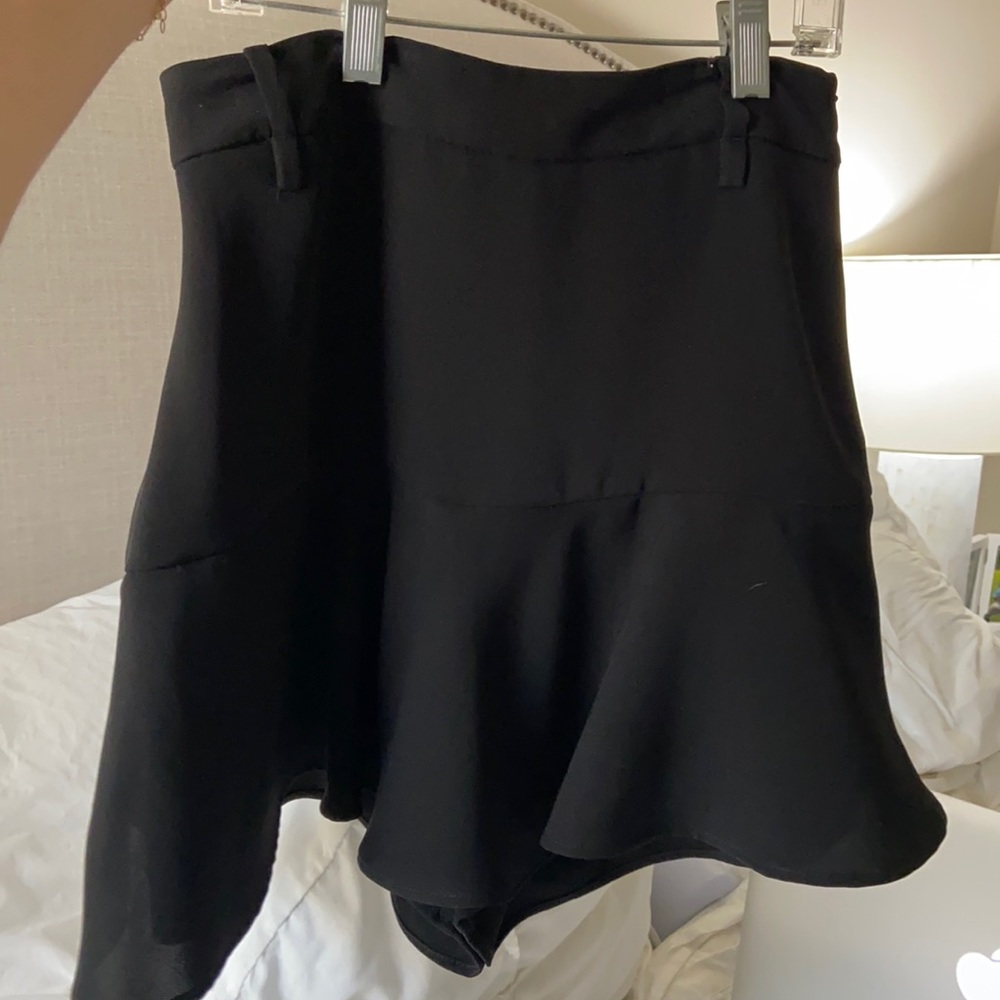 Zara ruffle skort
